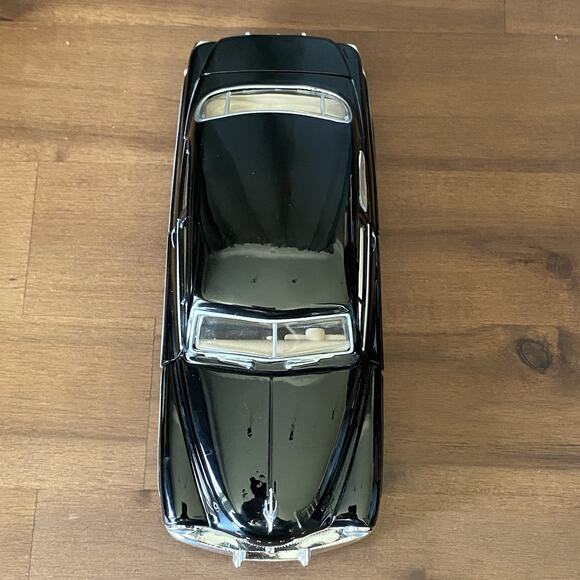 Motormax 1949 Mercury Black Diecast Model Car 1:24 Scale - Picture 9 of 11